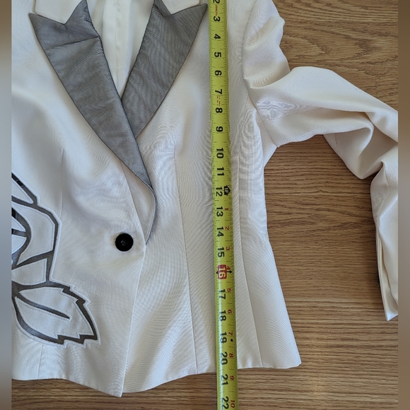 SOLD Vintage White Silk Gray Collar Carlisle Blazer Rose Cutout Sz 6 Lined - Picture 12 of 14